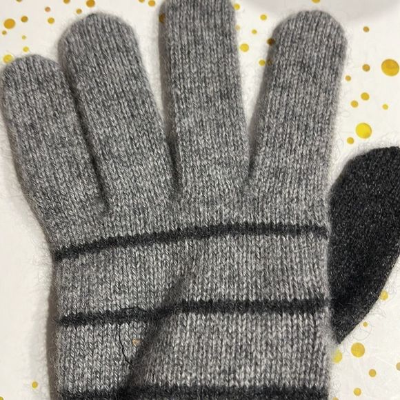 Qi Cashmere Tech Gloves Grey Combo NWT Retail $110 - Picture 3 of 4